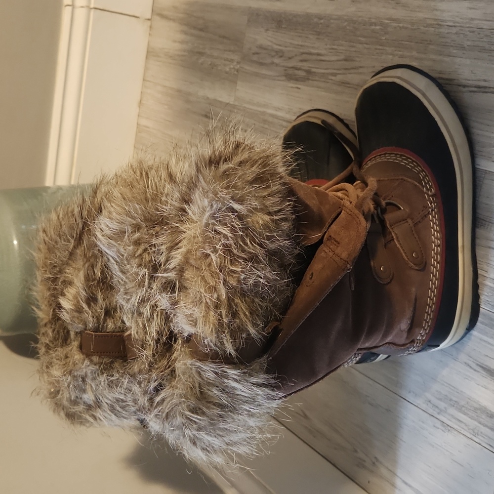 Boots - Picture 3 of 4